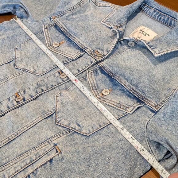 Abercrombie & Fitch Oversized Denim Trucker Button Jacket, size XS - Picture 5 of 8